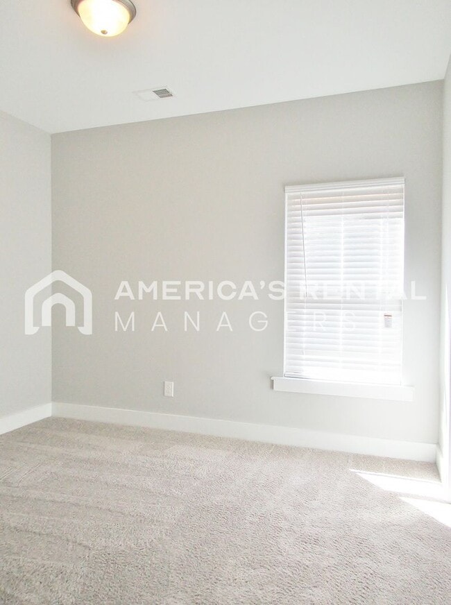 Building Photo - Spacious Home  for rent in Lake Cyrus... Available to View with 48 Hour Notice!!!