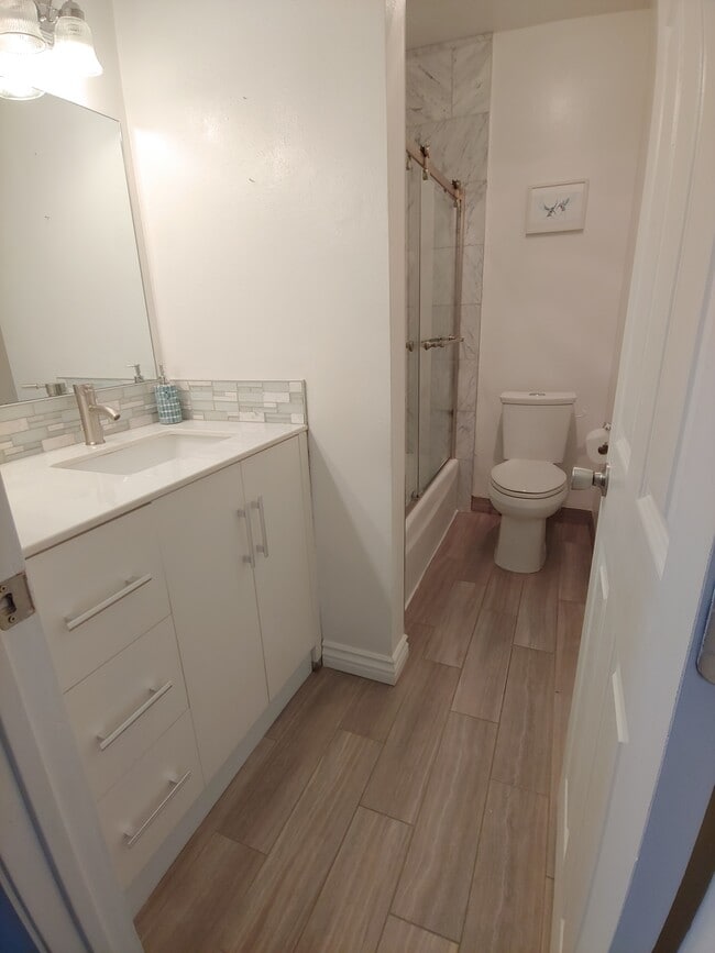 Building Photo - 5403 Newcastle Ave