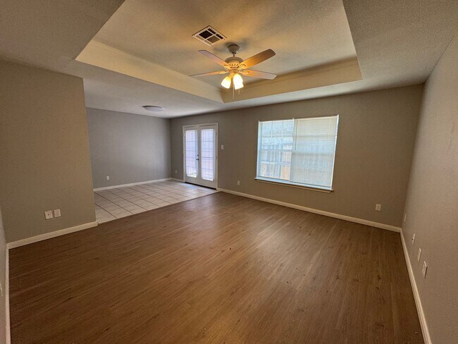 Building Photo - Updated 4 Bedroom Duplex in China Spring ISD