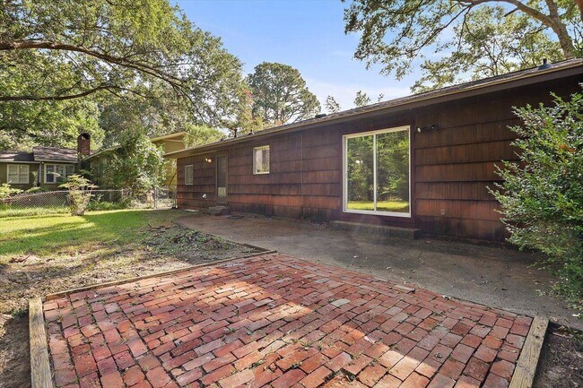 Building Photo - 111 Chiswick Cir