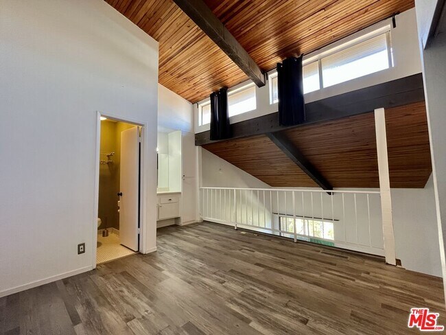 Building Photo - 5460 White Oak Ave