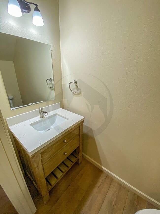 Building Photo - Willamina Duplex