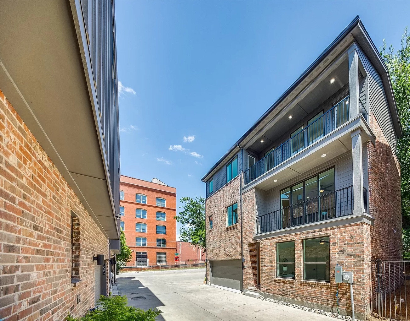 Building Photo - 1552 Cosette Dr