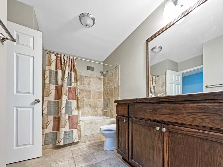 Building Photo - 928 S Paca St