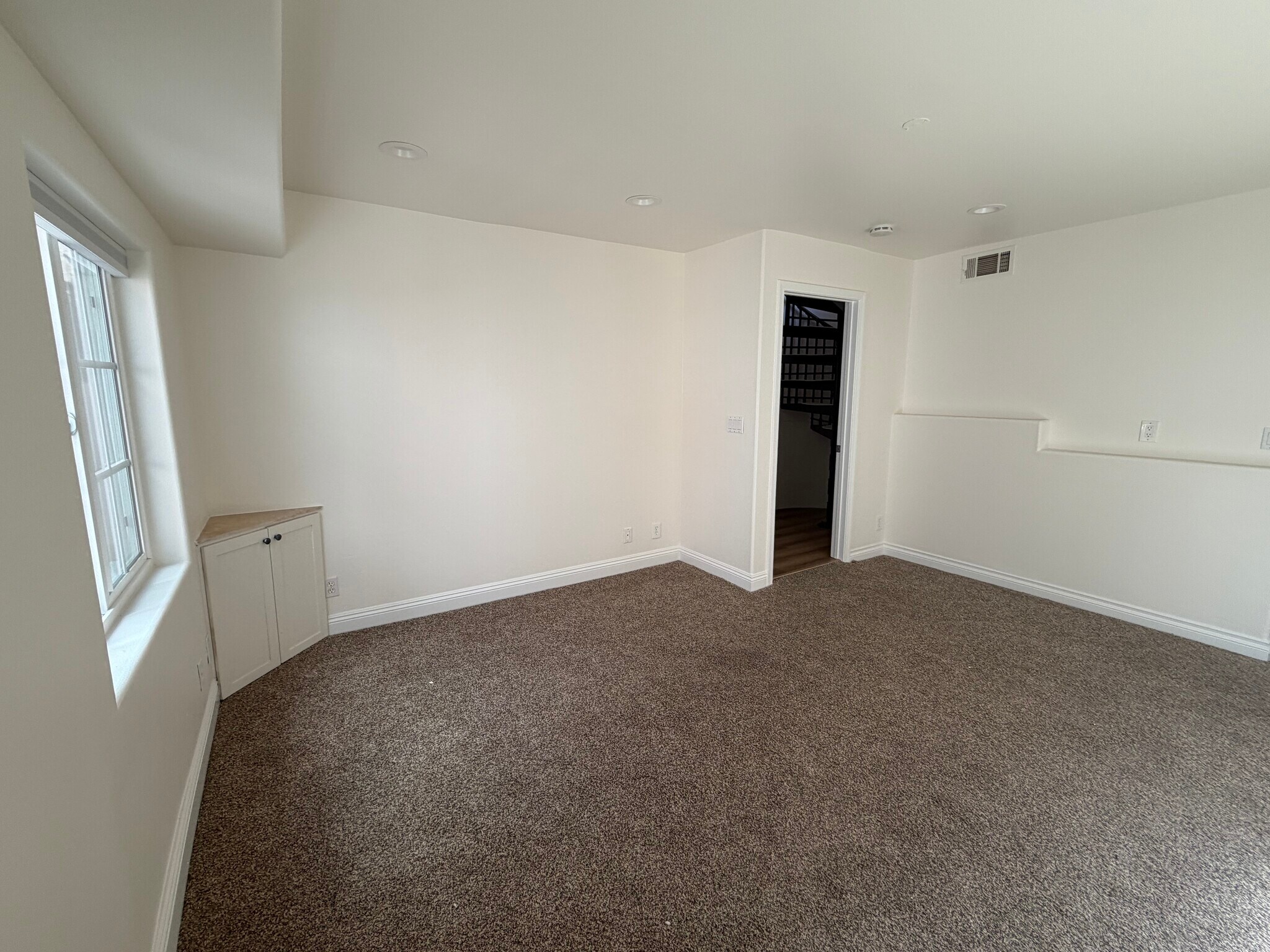 Building Photo - 3111 Bayview Dr
