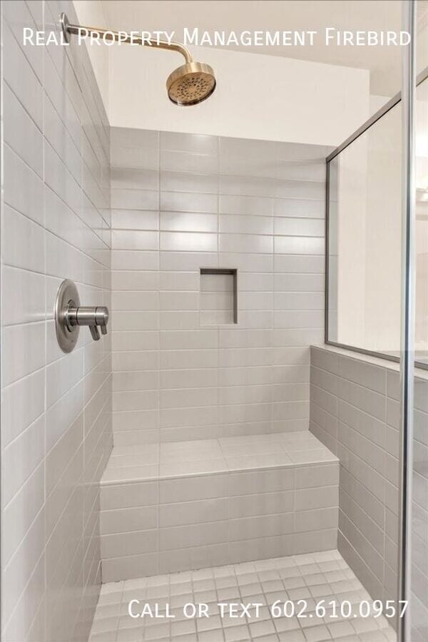 Building Photo - 7297 N Scottsdale Rd