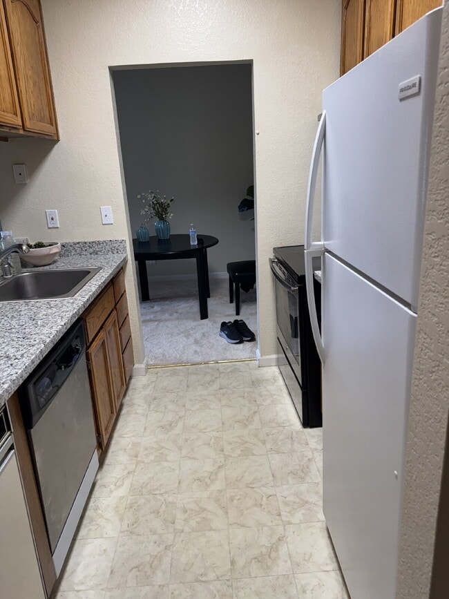 Building Photo - Top-Floor 1BR/1BA Condo in Newark's Murieta Community — $2,500/mo