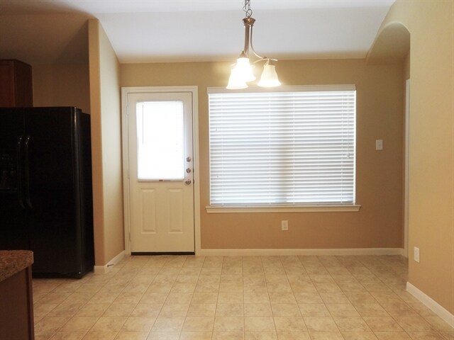 Building Photo - 28606 Lockeridge Farms Dr
