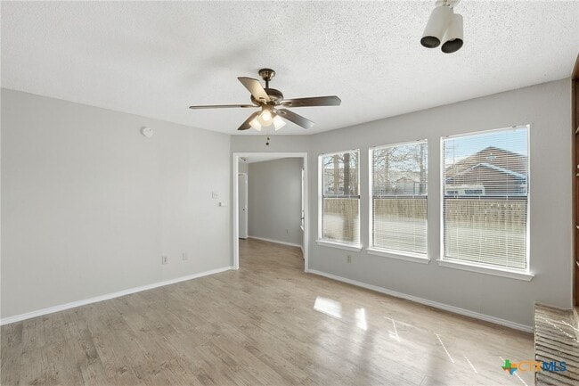 Building Photo - 409 Rawhide Loop