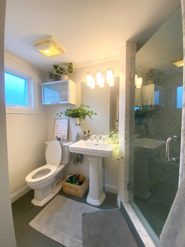 Building Photo - 241 Lamartine St