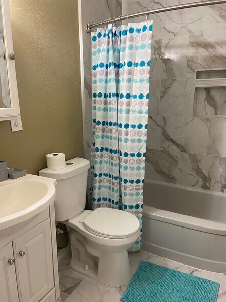 Building Photo - 600 9th Ct S