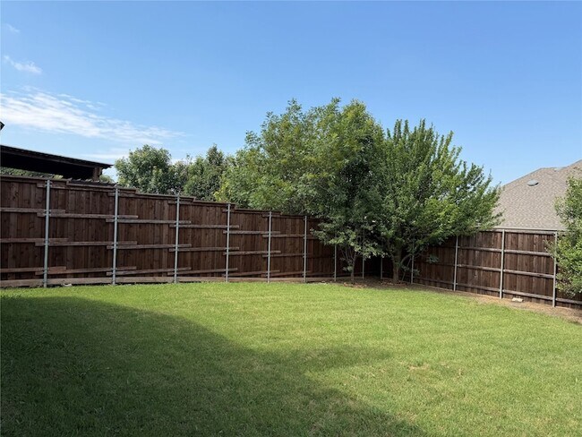 Building Photo - 8373 Brightside Ln