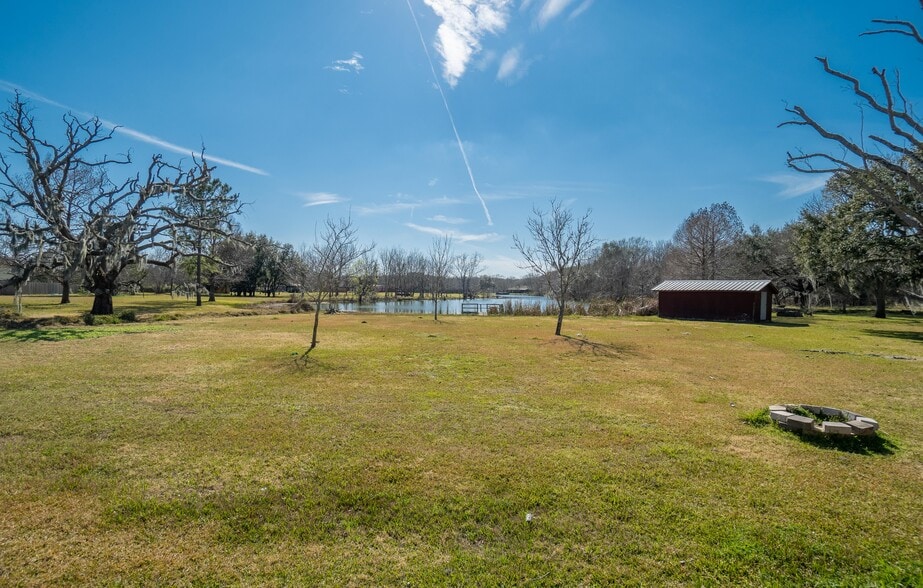 Building Photo - 140 Lakewood Dr