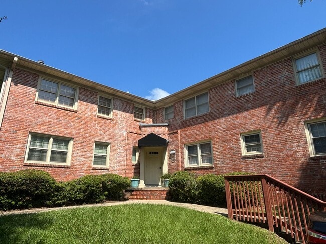 Primary Photo - Beautiful 1/1 Just Minutes from Cascades Park!