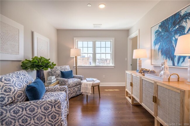 Building Photo - 201 Main St