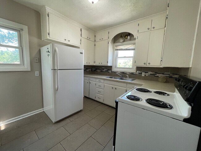 Building Photo - 3508 N 47th Ave