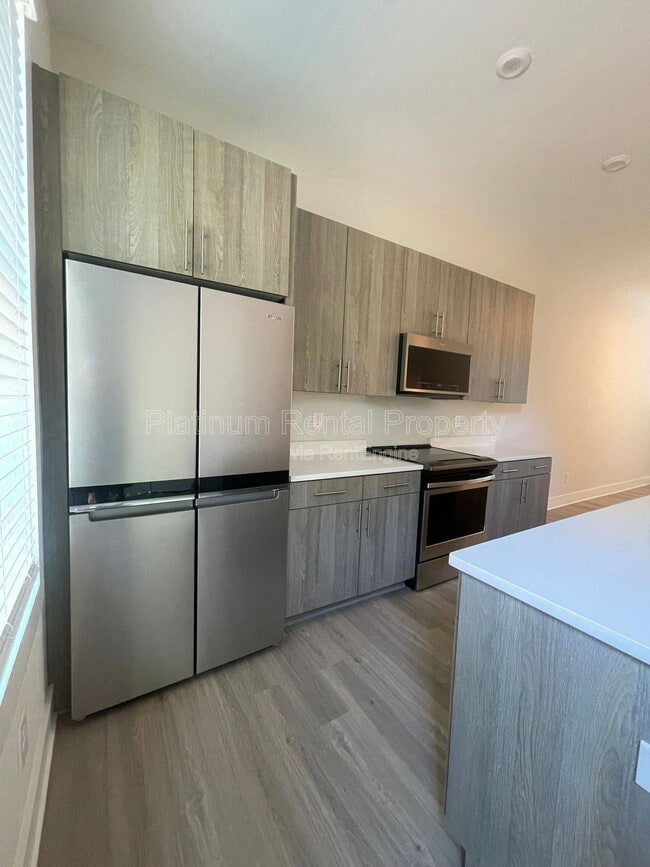 Building Photo - 146 Color Cir