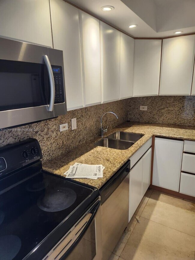 Building Photo - 20355 NE 34th Ct