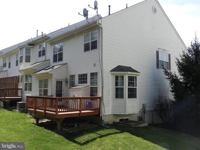 Building Photo - 116 Fringetree Dr