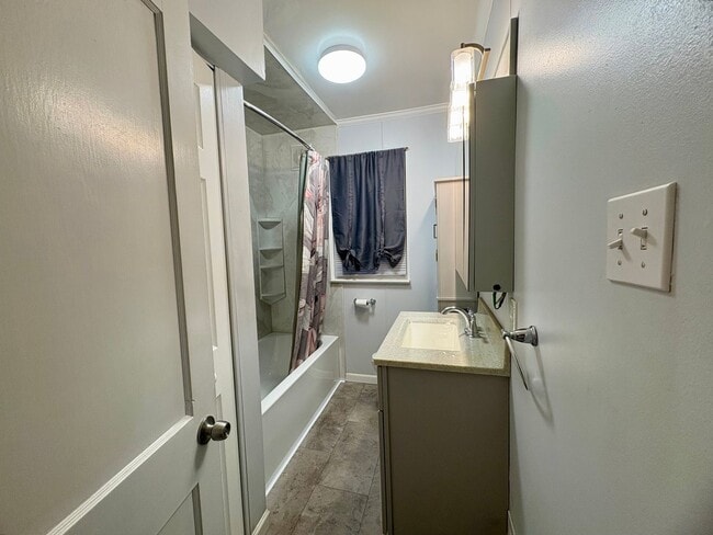 Building Photo - 3 Bedroom 2 Bathroom Cape Cod Available in York!