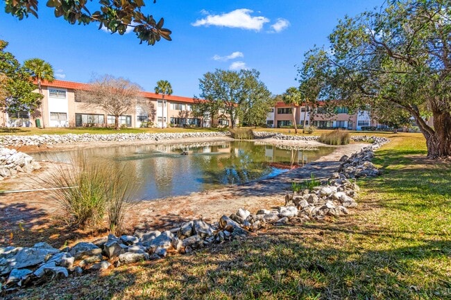 Building Photo - 1750 Belleair Forest Dr