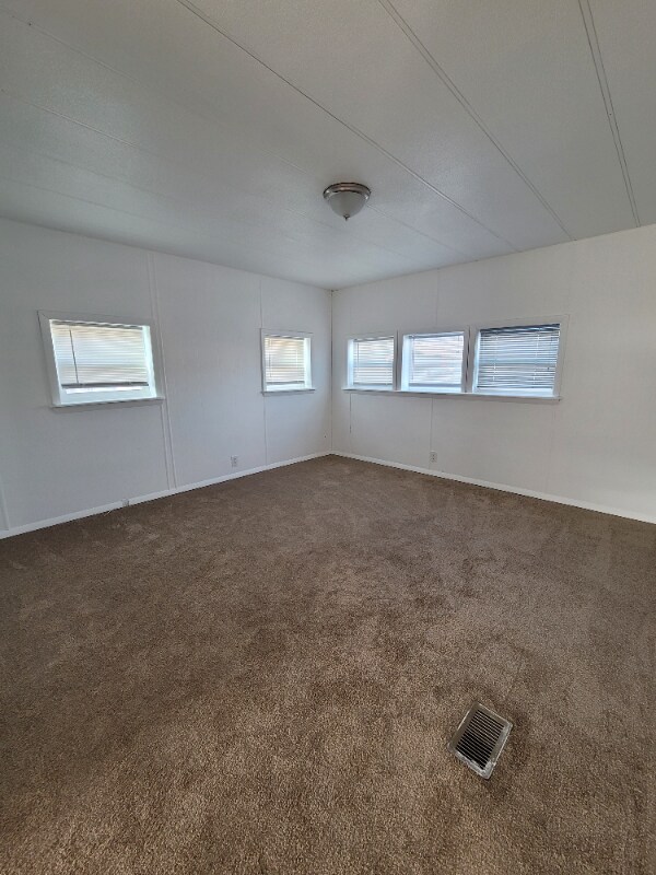 Building Photo - 595 Charles Ave