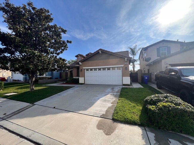 Building Photo - Beautiful 4 Bedroom, 3 Baths Single Family Home In North Fontana for Lease