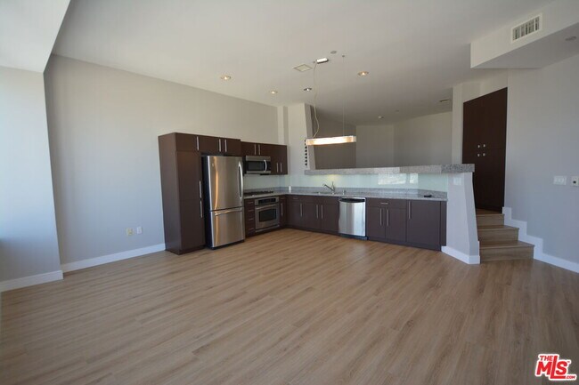 Building Photo - 1100 Wilshire Blvd