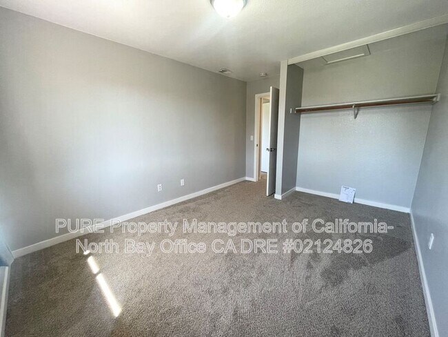 Building Photo - 210 Park Pl Dr