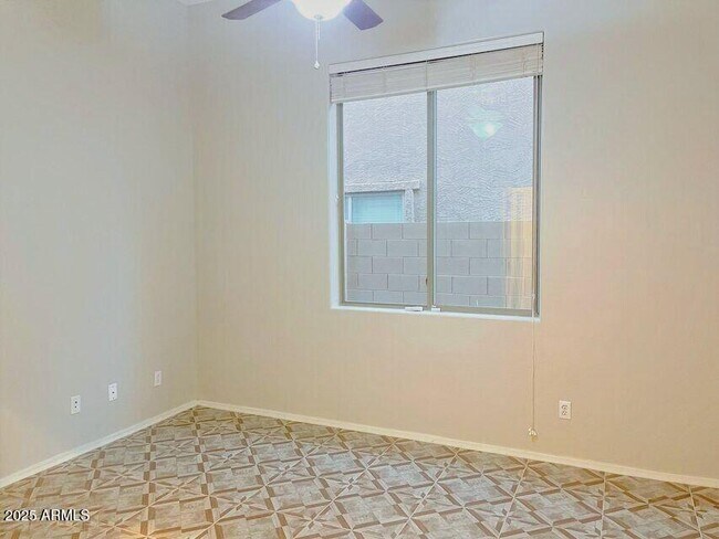 Building Photo - 16039 W Christy Dr