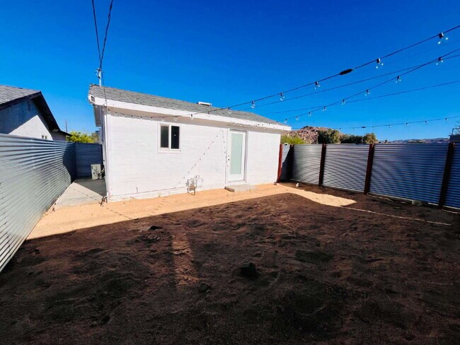 Building Photo - Adorable Studio Cabin near Joshua Tree Town Center