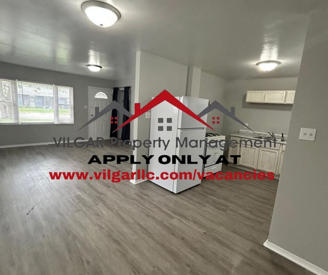 Building Photo - Step into this freshly updated 3 bed, 1 ba...