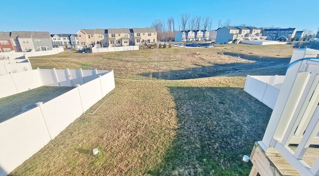 Building Photo - 3 Bed / 3-1/2 Bath Single Family Townhome