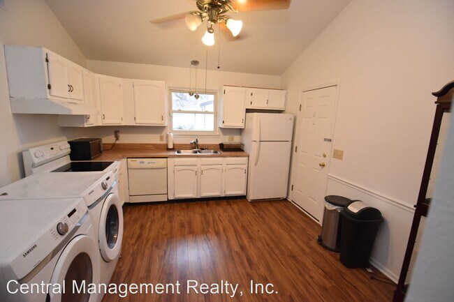 Building Photo - 2 br, 1 bath House - 120 W. Leyete Ave