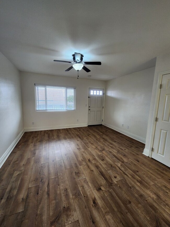 Building Photo - Clean Upstairs Unit In Convenient Location- Close to SDSU!