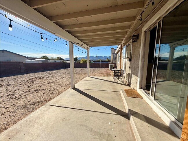 Building Photo - 1660 Kyle Ave