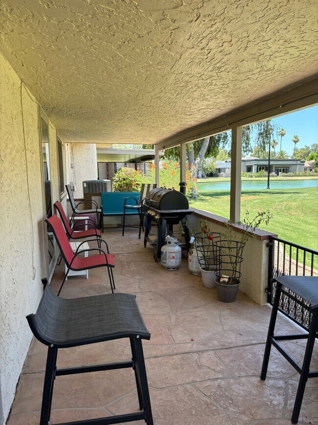 Building Photo - Beautifully updated 2 bedroom with large den/office area. In Leisure World a 45+ Active Adult Res...