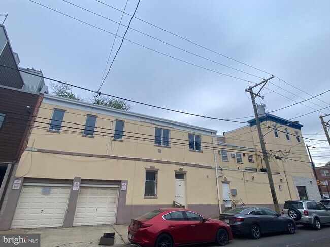 Building Photo - 458 E Girard Ave