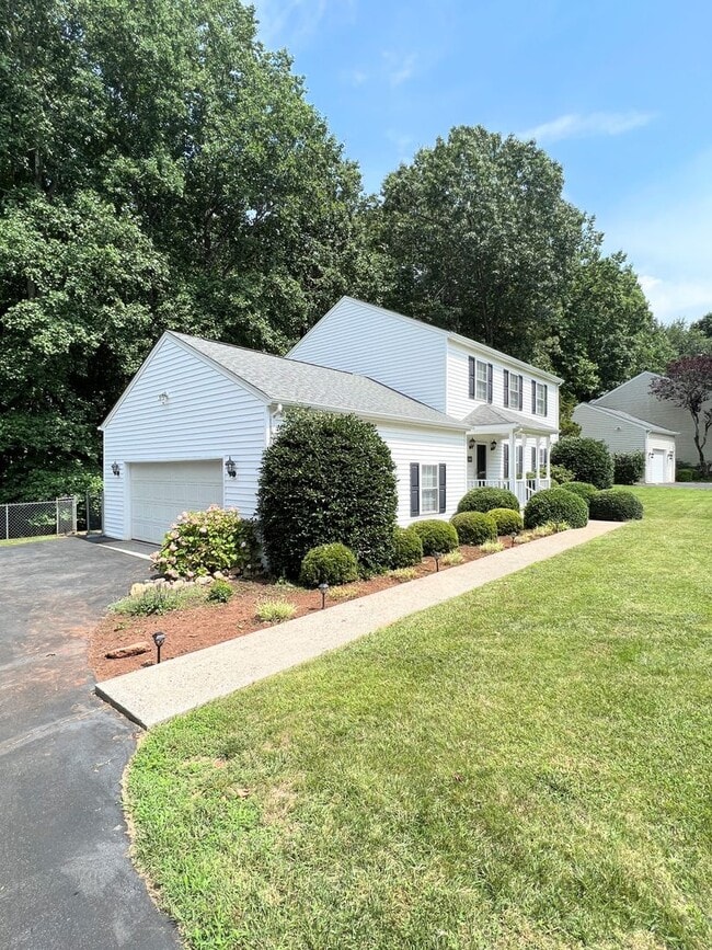 Building Photo - 4 Bedroom Home in Lynchburg