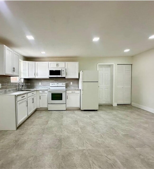 Building Photo - 2115 NW 185th St