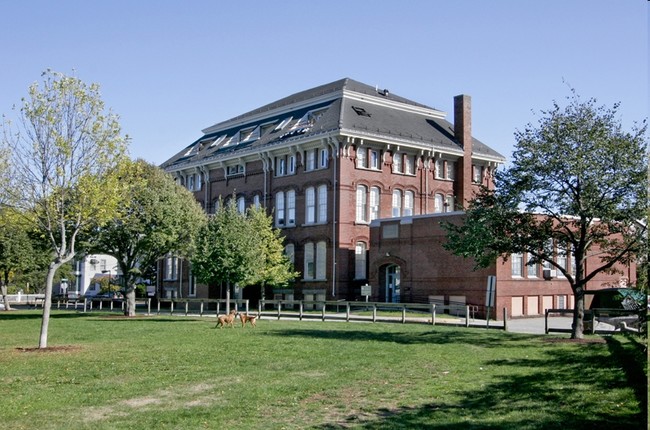 Building Photo - Munjoy Commons