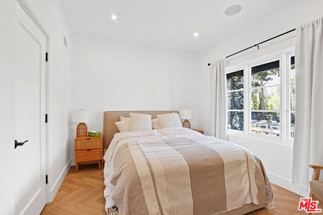 Building Photo - 9451 Sunset Blvd