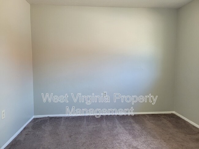 Building Photo - 130 Elm St
