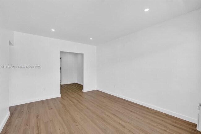 Building Photo - 1315 NE 146th St