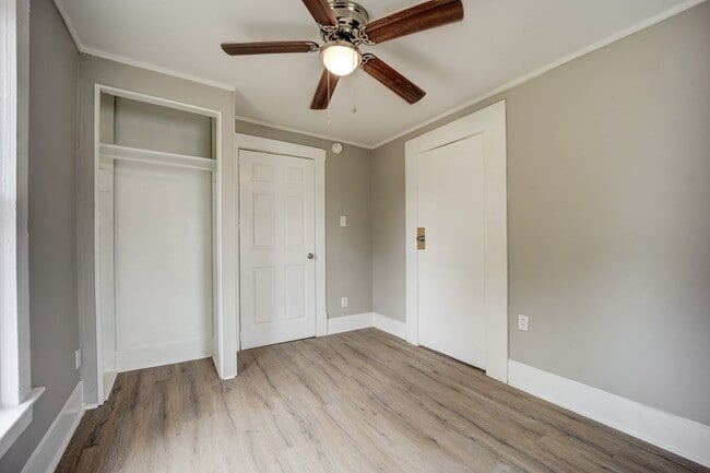 Building Photo - Freshly Updated 2 Bedroom House