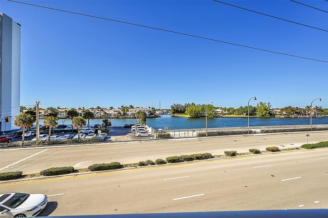 Building Photo - 1401 S Ocean Dr