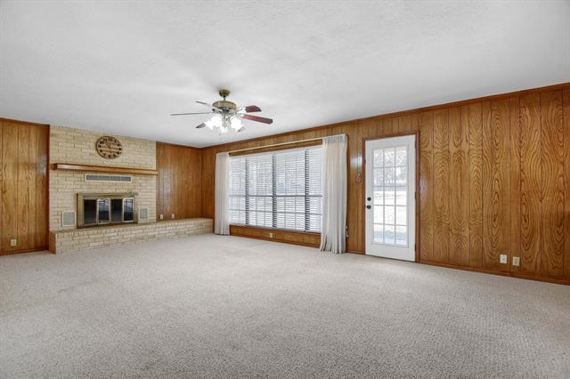 Building Photo - 924 W Kiowa Dr