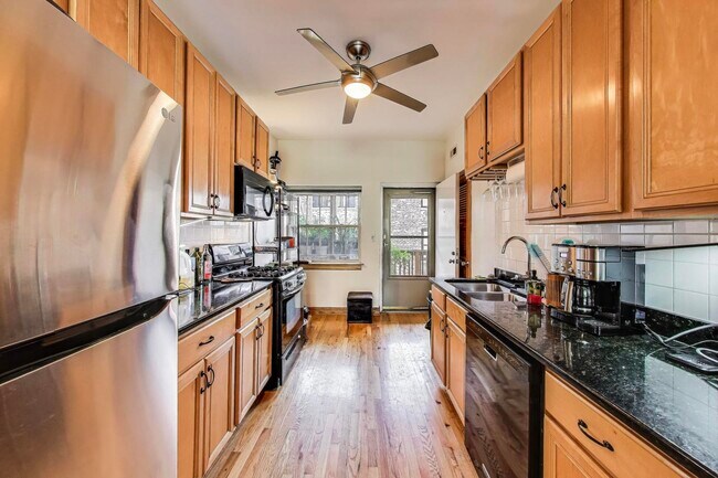 Building Photo - 2745 W Le Moyne St