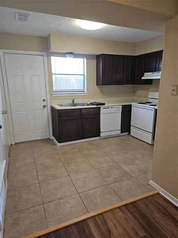 Building Photo - 2822 Wimbledon Ct