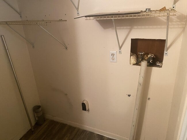 Building Photo - 2220 Christy Ln